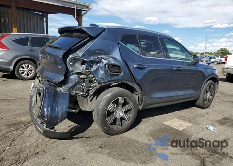 2022 Volvo Xc40 T4 Inscription z USA, uszkodzony, nr VIN YV4AC2HL9N2689003